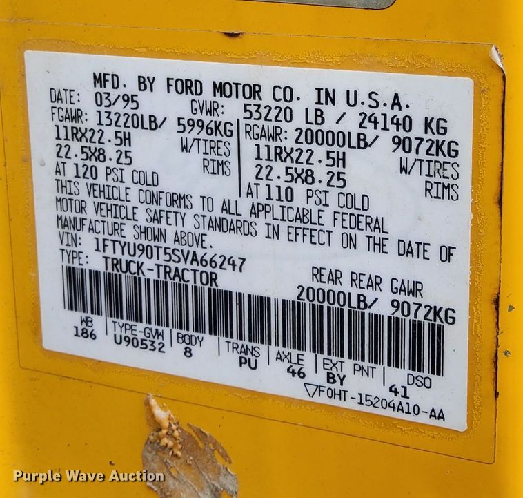 image for item LW9027 1995 Ford  LT9000 tank truck