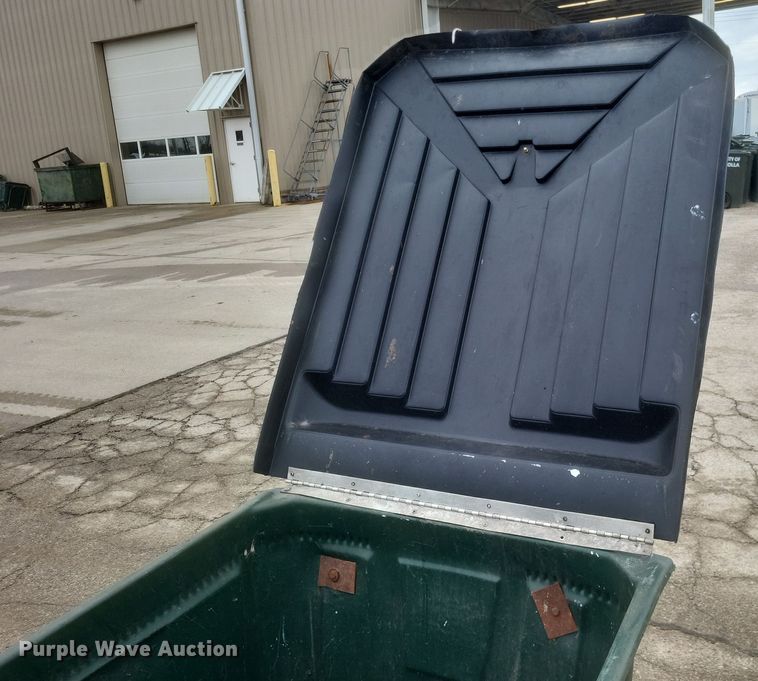 image for item MJ9026 Approximately 100 Ameri Kart trash carts