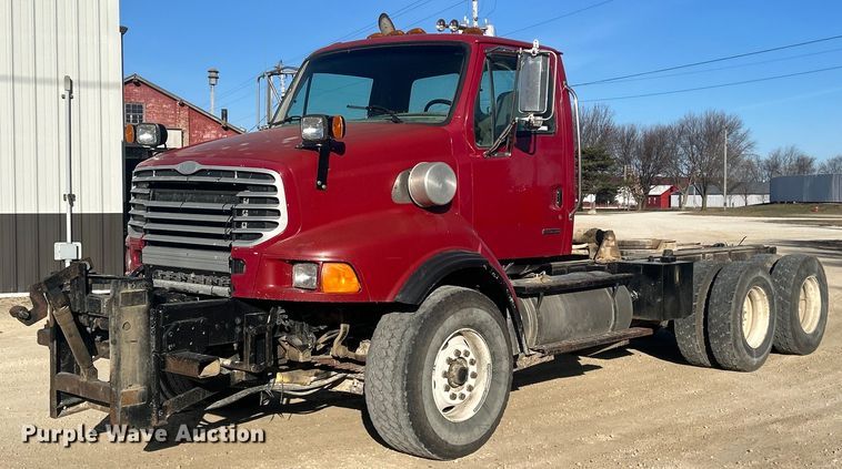 image for item MO9200 2003 Sterling LT9500 dump truck