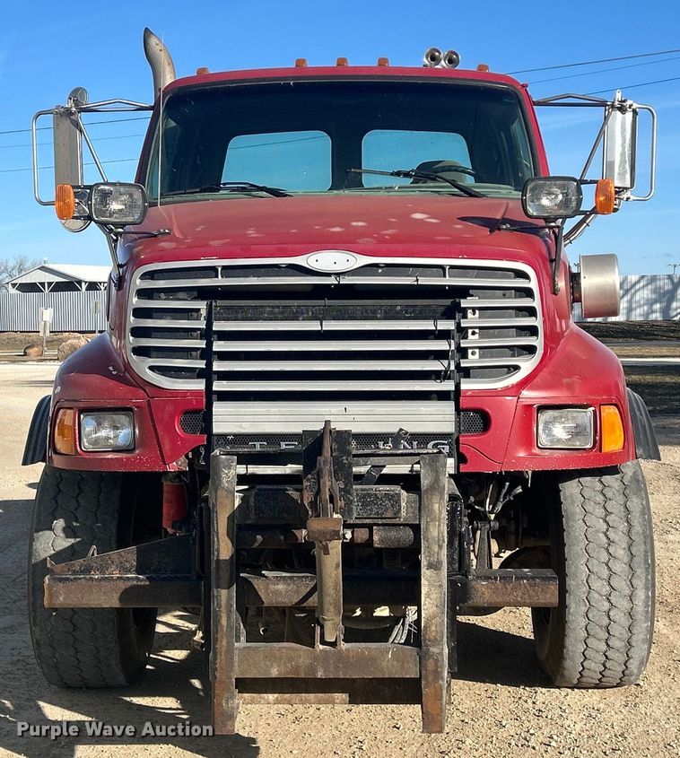 image for item MO9200 2003 Sterling LT9500 dump truck