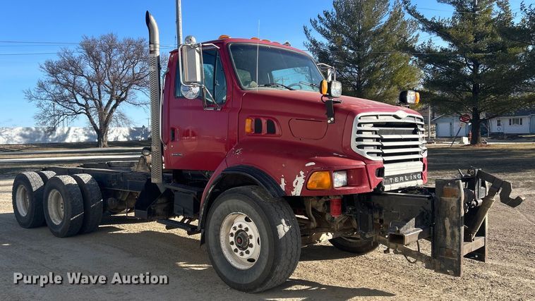 image for item MO9200 2003 Sterling LT9500 dump truck