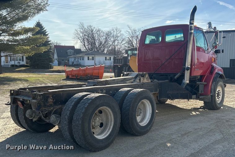 image for item MO9200 2003 Sterling LT9500 dump truck