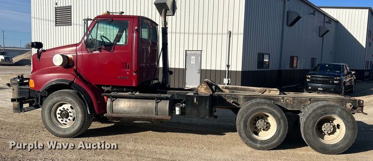 image for item MO9200 2003 Sterling LT9500 dump truck