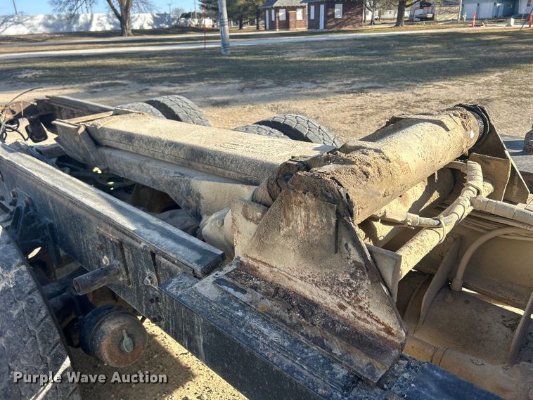 image for item MO9200 2003 Sterling LT9500 dump truck