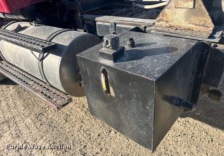 image for item MO9200 2003 Sterling LT9500 dump truck