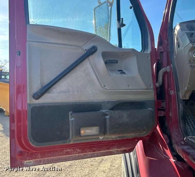 image for item MO9200 2003 Sterling LT9500 dump truck