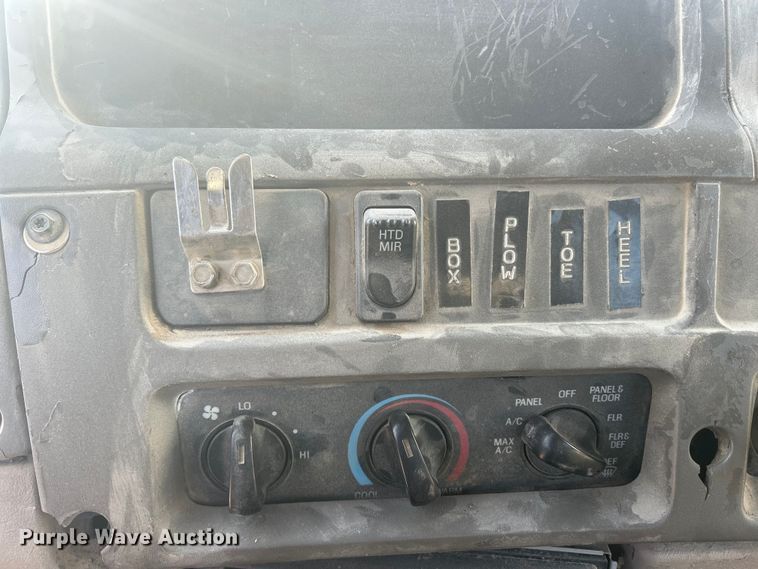 image for item MO9200 2003 Sterling LT9500 dump truck