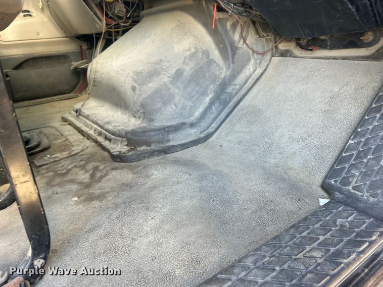 image for item MO9200 2003 Sterling LT9500 dump truck