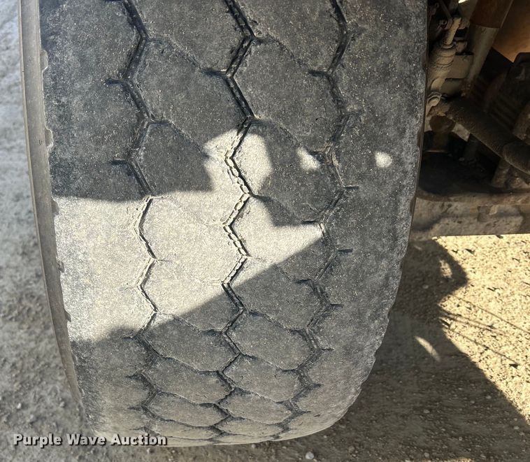 image for item MO9200 2003 Sterling LT9500 dump truck