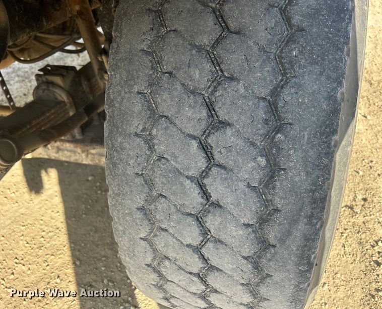 image for item MO9200 2003 Sterling LT9500 dump truck