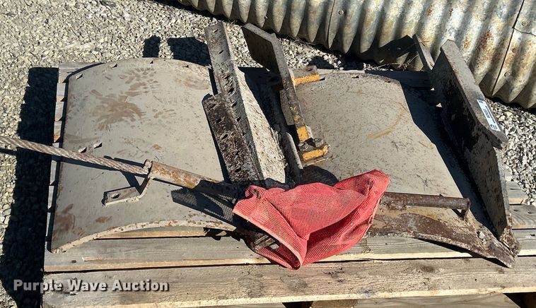 image for item MO9203 (3) Caterpillar 30