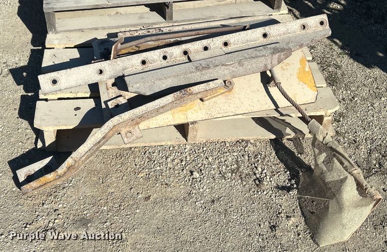 image for item MO9203 (3) Caterpillar 30