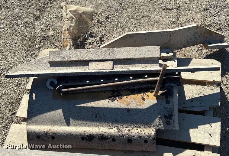 image for item MO9203 (3) Caterpillar 30