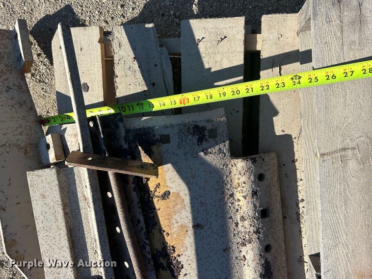 image for item MO9203 (3) Caterpillar 30