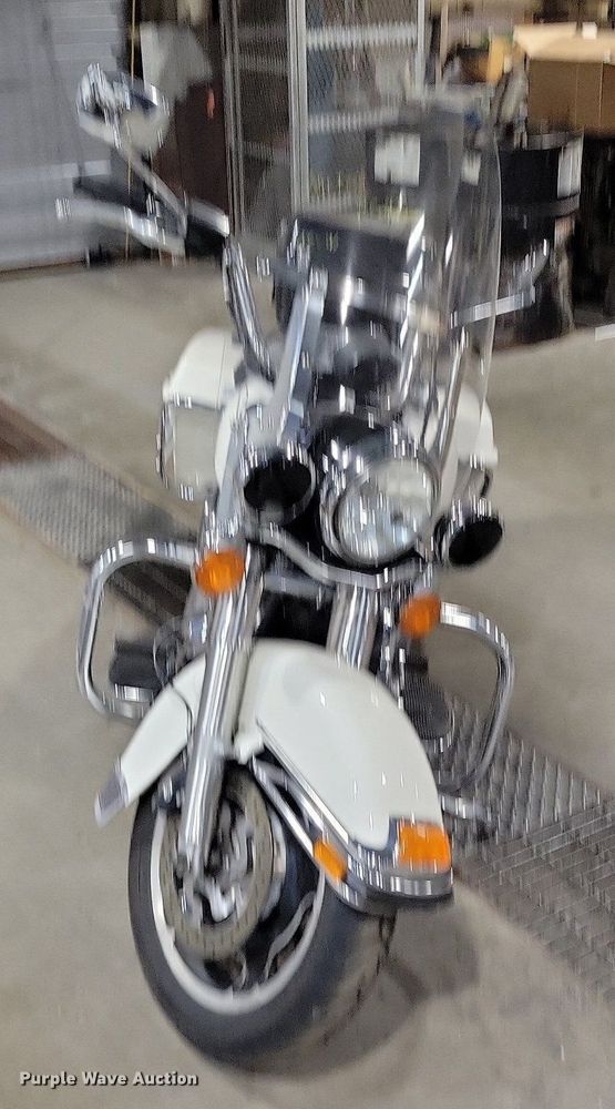 image for item MQ9722 2013 Harley Davidson Road King Police motorcycle