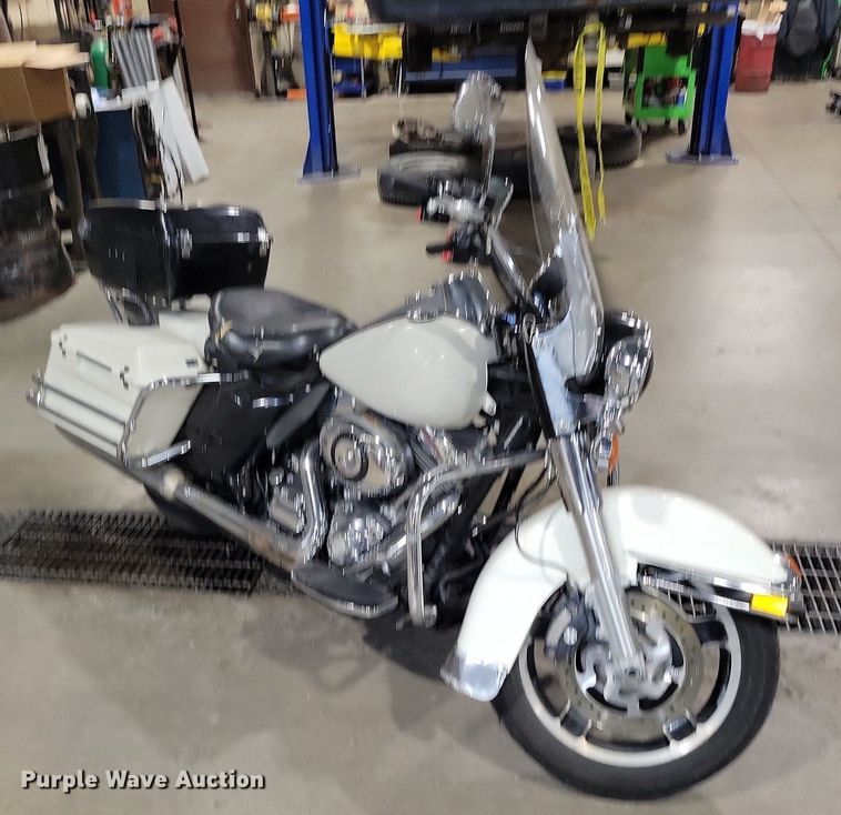image for item MQ9722 2013 Harley Davidson Road King Police motorcycle