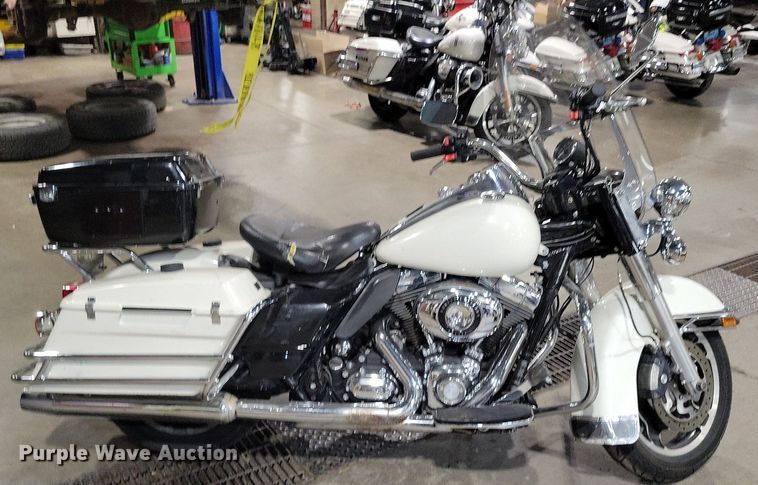 image for item MQ9722 2013 Harley Davidson Road King Police motorcycle