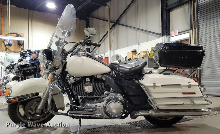 image for item MQ9722 2013 Harley Davidson Road King Police motorcycle