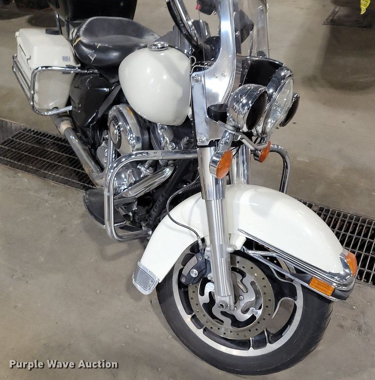 image for item MQ9722 2013 Harley Davidson Road King Police motorcycle