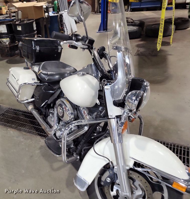 image for item MQ9722 2013 Harley Davidson Road King Police motorcycle