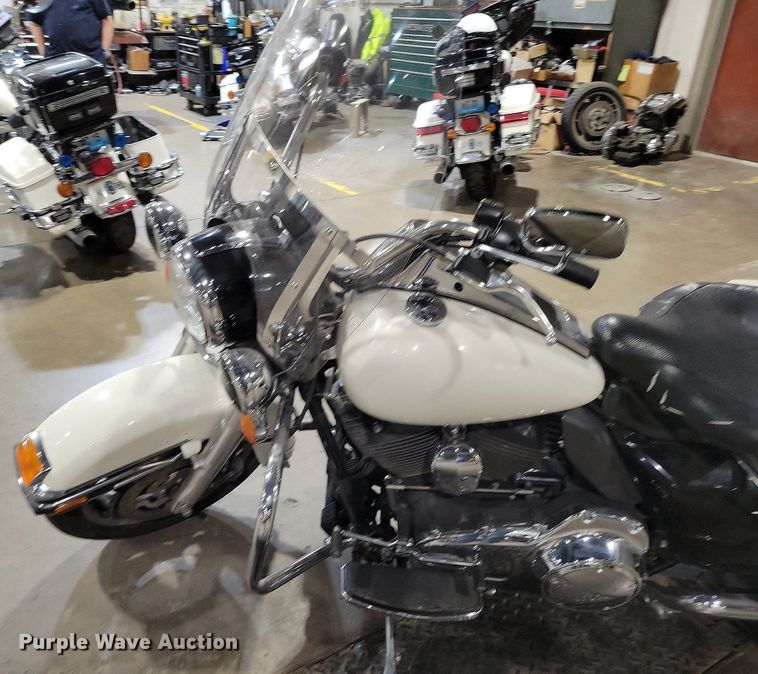image for item MQ9722 2013 Harley Davidson Road King Police motorcycle