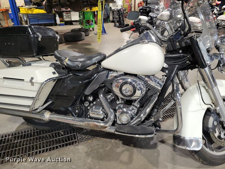 image for item MQ9722 2013 Harley Davidson Road King Police motorcycle