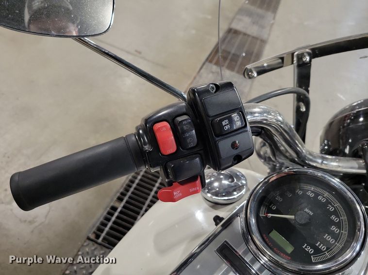 image for item MQ9722 2013 Harley Davidson Road King Police motorcycle