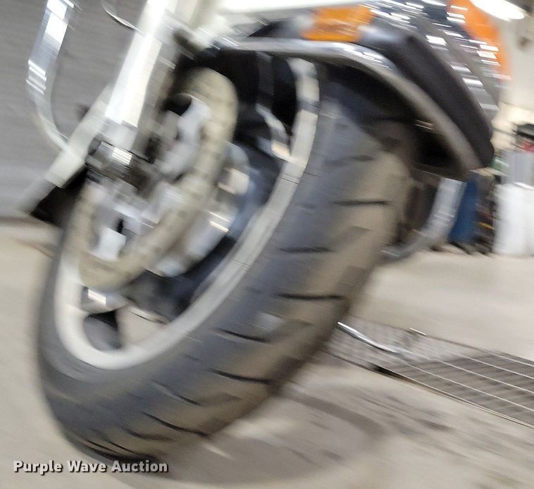 image for item MQ9722 2013 Harley Davidson Road King Police motorcycle