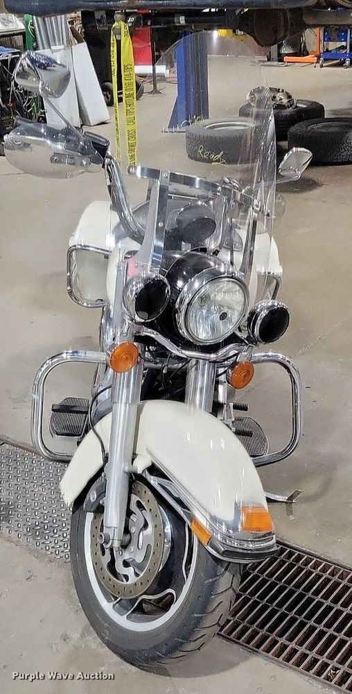 image for item MQ9723 2012 Harley Davidson Road King Police motorcycle