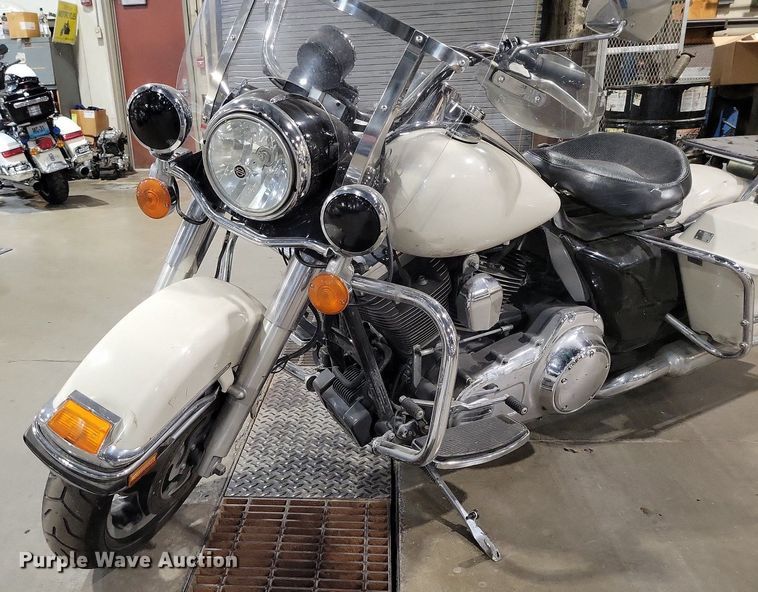 image for item MQ9723 2012 Harley Davidson Road King Police motorcycle