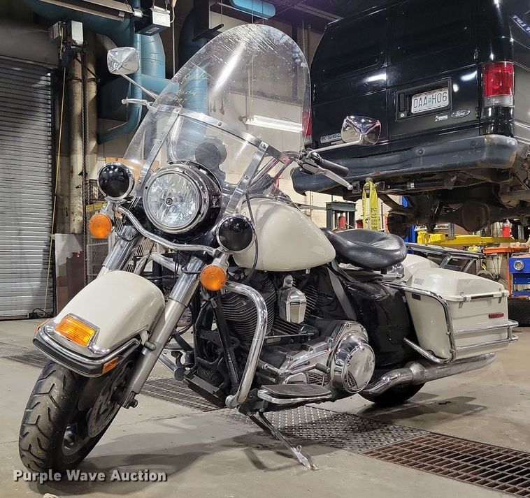 image for item MQ9724 2012 Harley Davidson Road King Police motorcycle