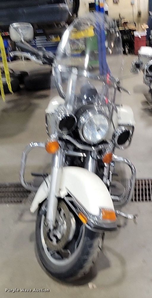 image for item MQ9724 2012 Harley Davidson Road King Police motorcycle