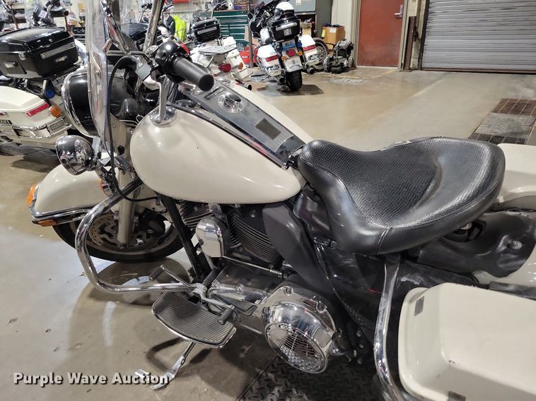 image for item MQ9724 2012 Harley Davidson Road King Police motorcycle