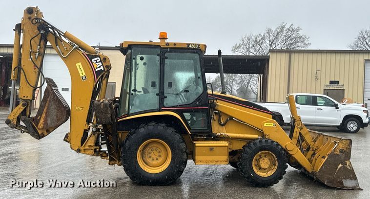 image for item ND9019 2004 Caterpillar  420D backhoe