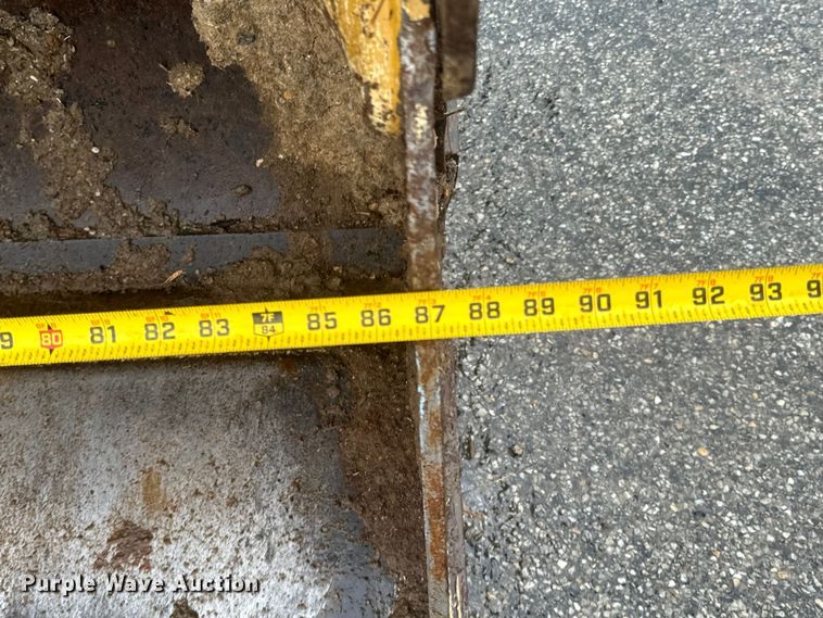 image for item ND9019 2004 Caterpillar  420D backhoe