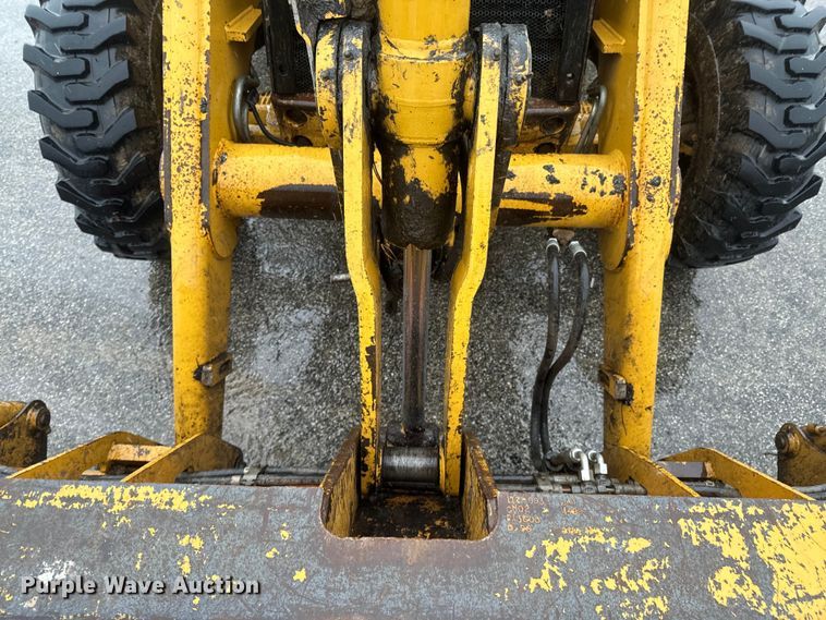 image for item ND9019 2004 Caterpillar  420D backhoe