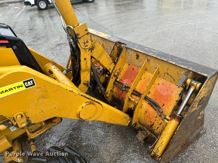image for item ND9019 2004 Caterpillar  420D backhoe
