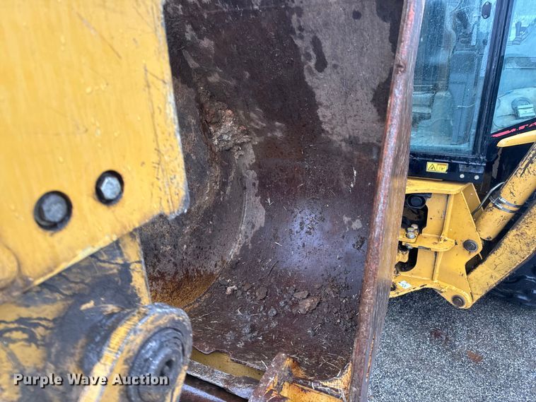 image for item ND9019 2004 Caterpillar  420D backhoe