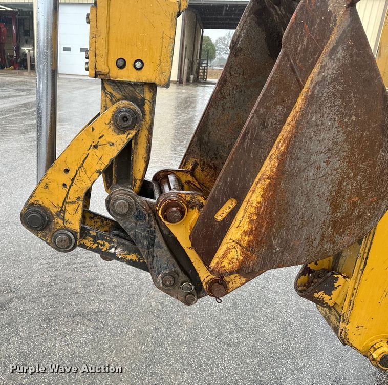 image for item ND9019 2004 Caterpillar  420D backhoe