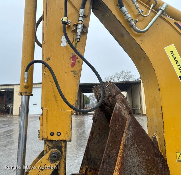 image for item ND9019 2004 Caterpillar  420D backhoe
