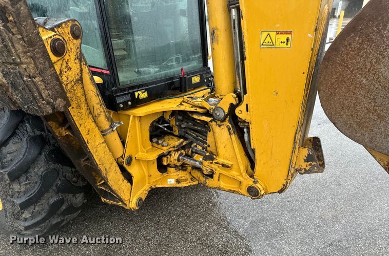 image for item ND9019 2004 Caterpillar  420D backhoe