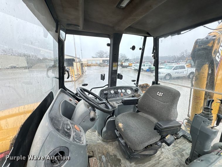 image for item ND9019 2004 Caterpillar  420D backhoe
