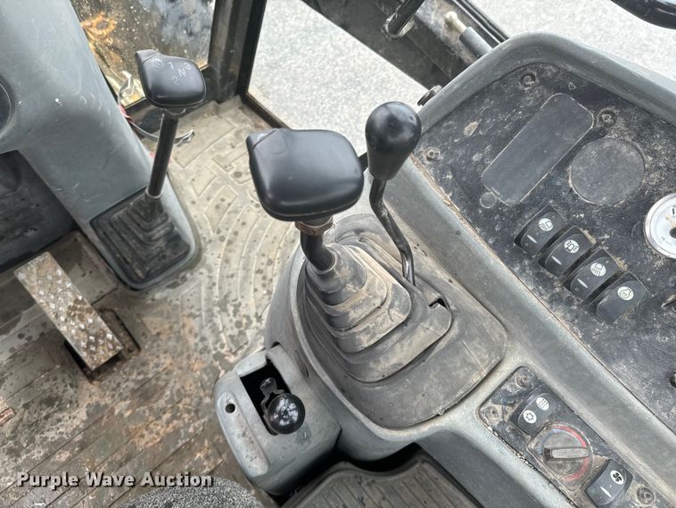 image for item ND9019 2004 Caterpillar  420D backhoe