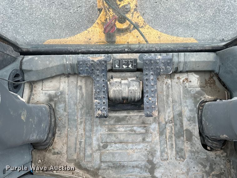 image for item ND9019 2004 Caterpillar  420D backhoe