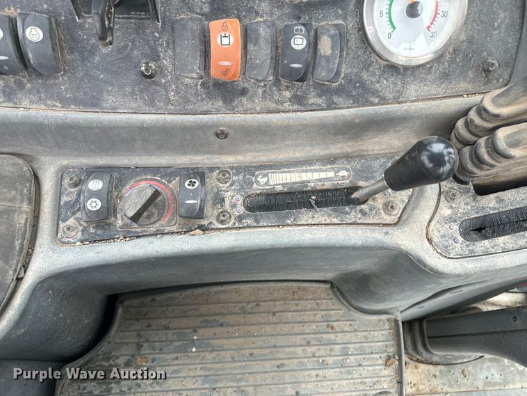 image for item ND9019 2004 Caterpillar  420D backhoe