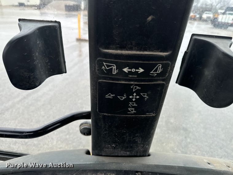 image for item ND9019 2004 Caterpillar  420D backhoe