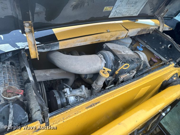 image for item ND9019 2004 Caterpillar  420D backhoe