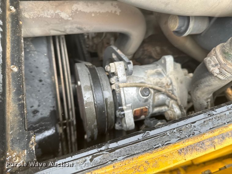 image for item ND9019 2004 Caterpillar  420D backhoe