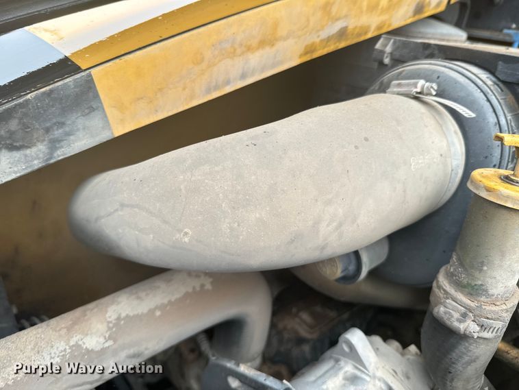 image for item ND9019 2004 Caterpillar  420D backhoe