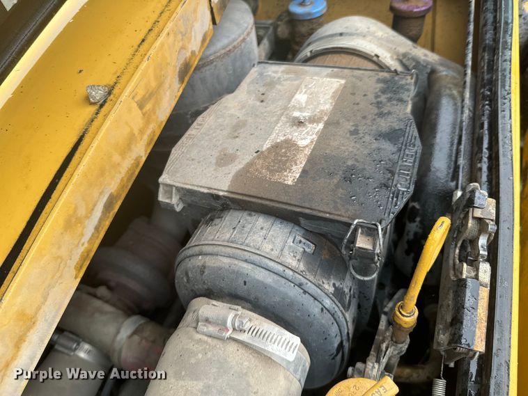 image for item ND9019 2004 Caterpillar  420D backhoe